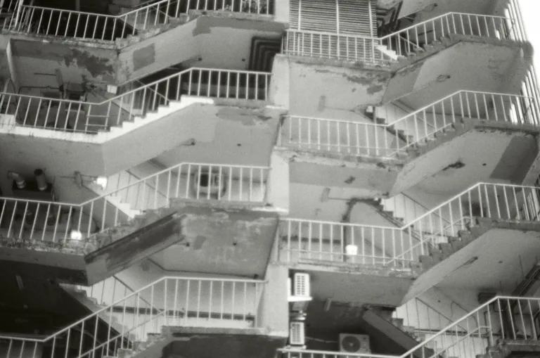 財神大樓+大稻埕 (ilford pan 400 + fm2) 2